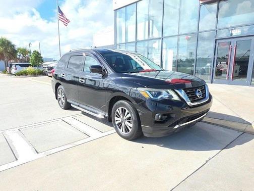 2017 Nissan Pathfinder SV