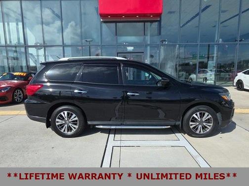 2017 Nissan Pathfinder SV