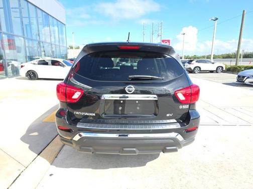 2017 Nissan Pathfinder SV