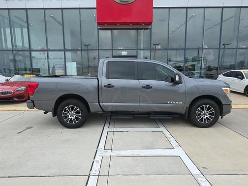 2023 Nissan Titan SV
