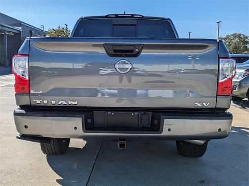 2023 Nissan Titan SV