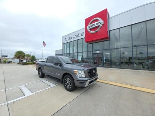 2023 Nissan Titan SV