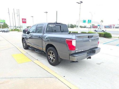 2023 Nissan Titan SV