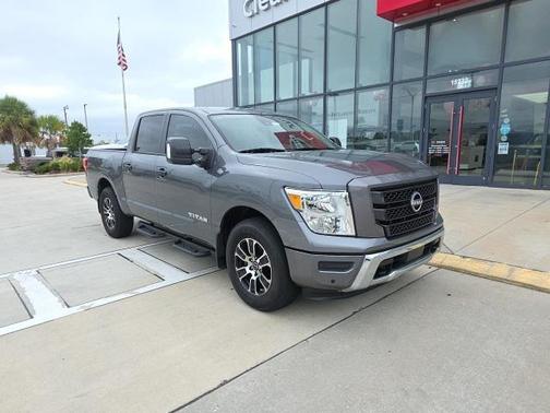 2023 Nissan Titan SV