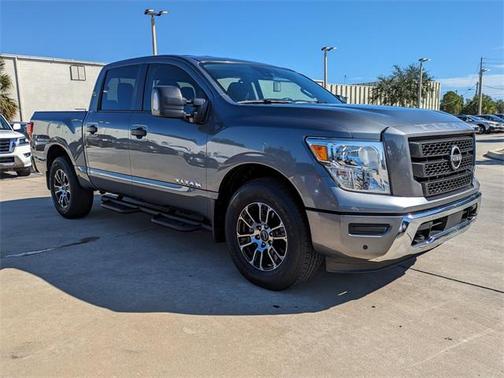 2023 Nissan Titan SV