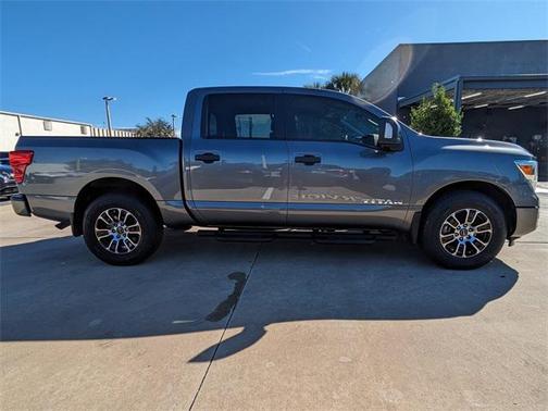 2023 Nissan Titan SV