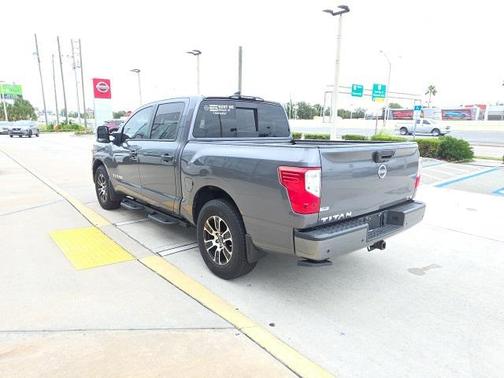 2023 Nissan Titan SV