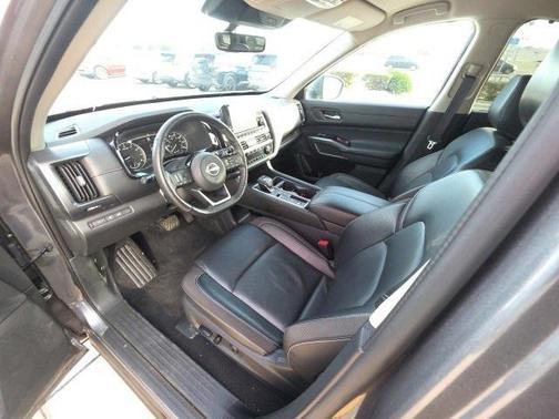 2024 Nissan Pathfinder SL FWD