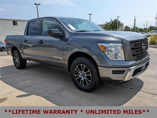 2024 Nissan Titan SV