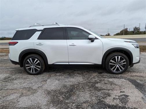 2025 Nissan Pathfinder Platinum FWD