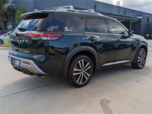 2024 Nissan Pathfinder Platinum FWD