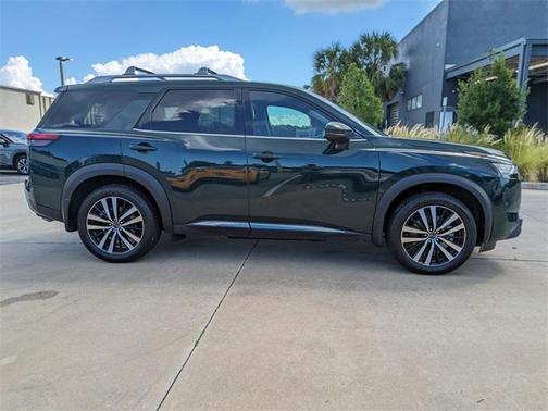 2024 Nissan Pathfinder Platinum FWD