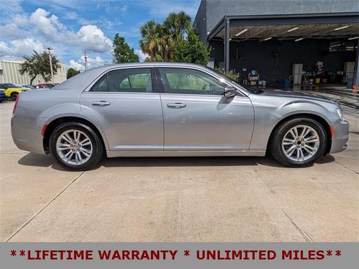 2017 Chrysler 300C Base