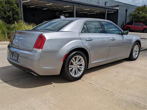 2017 Chrysler 300C Base