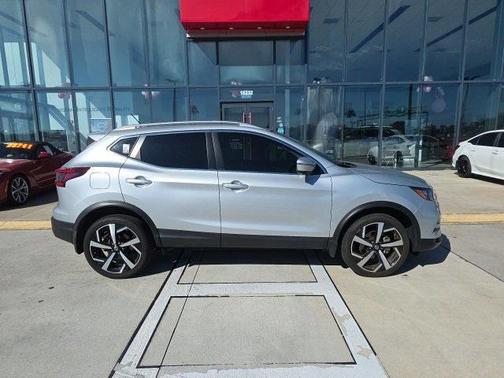 2022 Nissan Rogue Sport SL