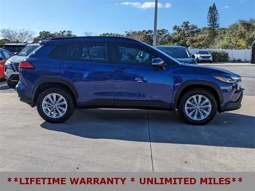 2024 Toyota Corolla Cross LE