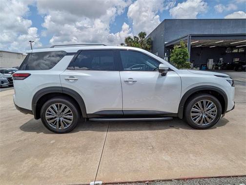 2025 Nissan Pathfinder SL FWD