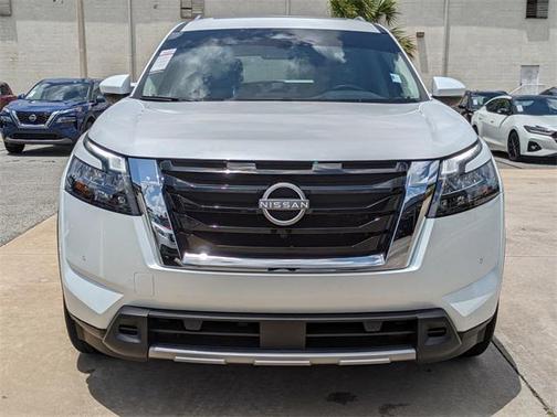 2025 Nissan Pathfinder SL FWD