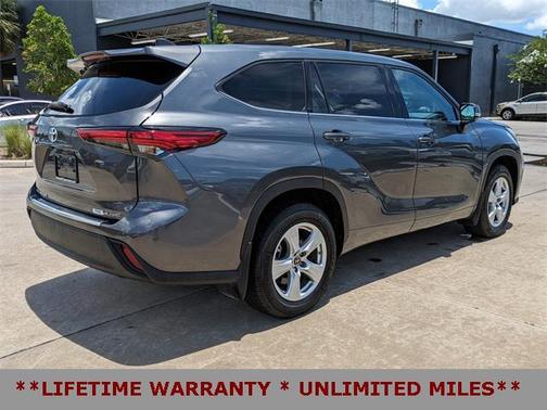 2022 Toyota Highlander LE
