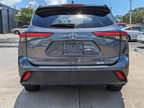 2022 Toyota Highlander LE