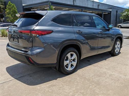 2022 Toyota Highlander LE