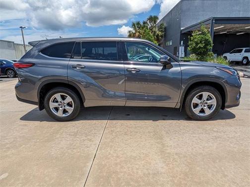 2022 Toyota Highlander LE
