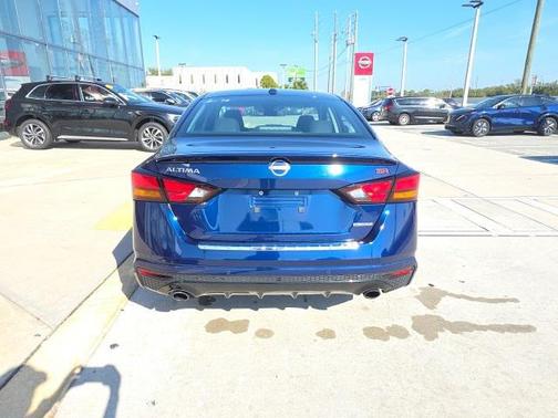 2023 Nissan Altima SR VC-Turbo FWD