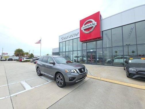 2017 Nissan Pathfinder Platinum