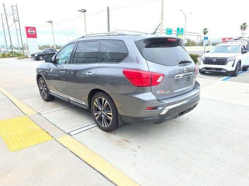 2017 Nissan Pathfinder Platinum