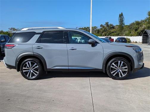 2025 Nissan Pathfinder Platinum FWD