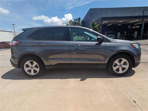 2021 Ford Edge SE