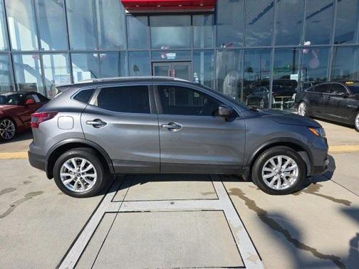 2022 Nissan Rogue Sport SV