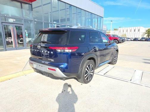 2025 Nissan Pathfinder Platinum 4WD