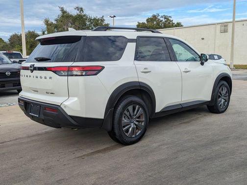 2022 Nissan Pathfinder SV 4WD