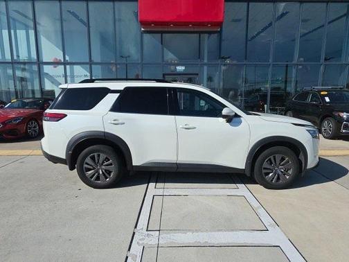 2022 Nissan Pathfinder SV 4WD
