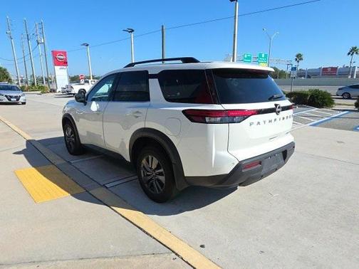 2022 Nissan Pathfinder SV 4WD