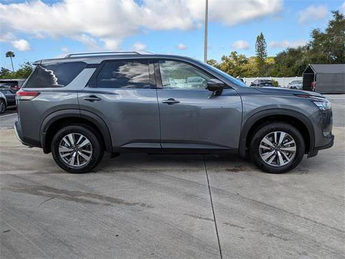 2025 Nissan Pathfinder SL FWD