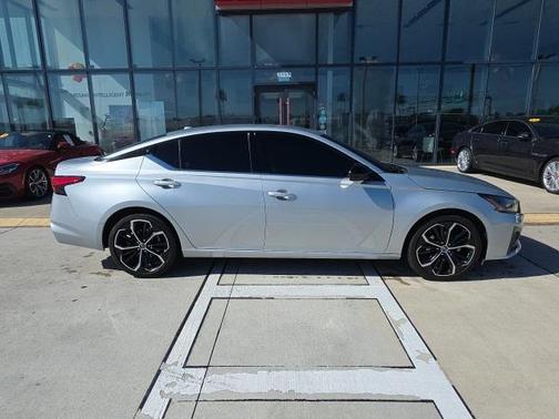2023 Nissan Altima SR FWD