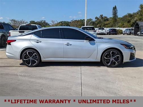 2023 Nissan Altima SR FWD