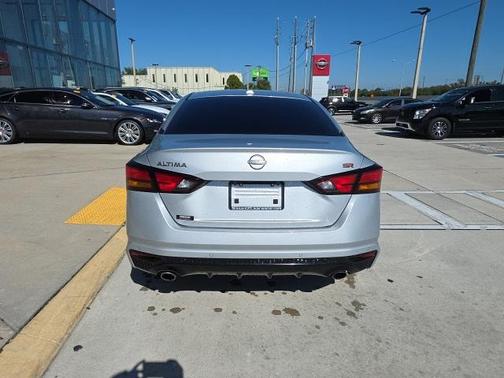 2023 Nissan Altima SR FWD