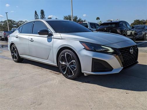 2023 Nissan Altima SR FWD