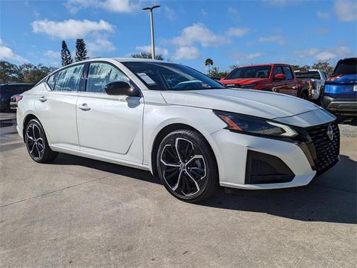 2023 Nissan Altima SR Intelligent AWD