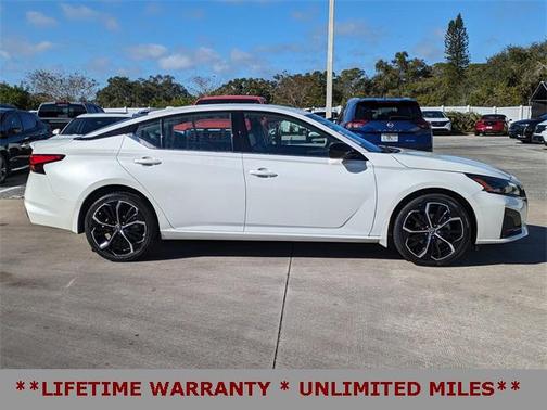 2023 Nissan Altima SR Intelligent AWD