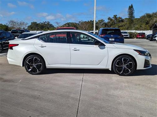 2023 Nissan Altima SR Intelligent AWD