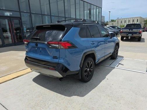 2022 Toyota RAV4 Hybrid SE