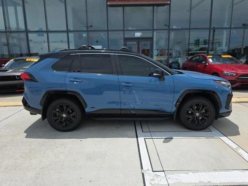 2022 Toyota RAV4 Hybrid SE