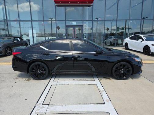 Super Black 2022 Nissan Altima SR FWD