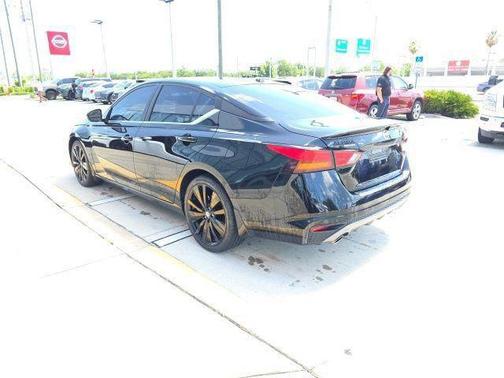 Super Black 2022 Nissan Altima SR FWD