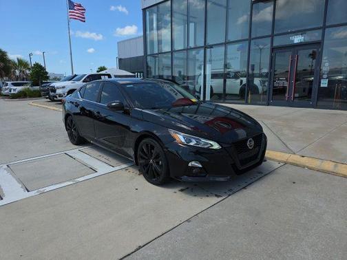 Super Black 2022 Nissan Altima SR FWD
