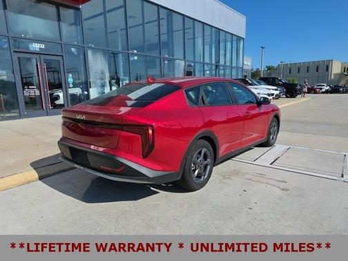 2025 Kia K4 LXS